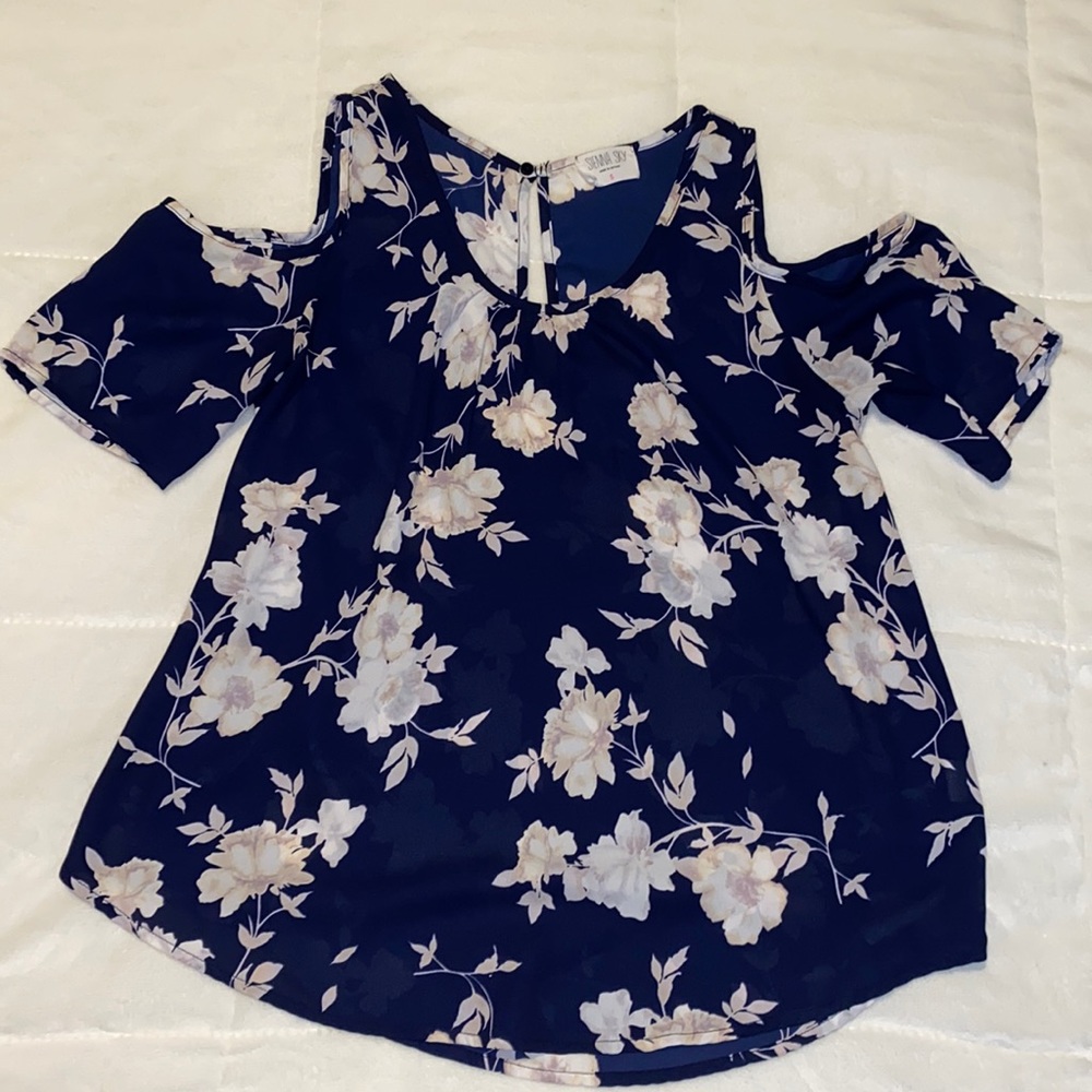 Floral cold-shoulder blouse
